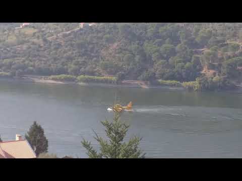 Avião a falhar no rio Douro