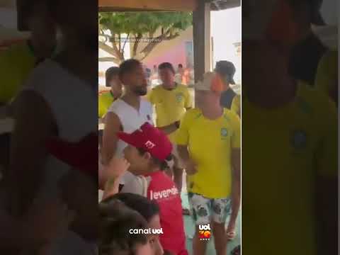 O atacante da seleção chegou em Baía Formosa, no Rio Grande do Norte, após a eliminação do Brasil