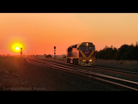 Vline locomotive N474 Running Light Engine Through Gheringhap At Sunset (29/3/2024) - PoathTV Trains
