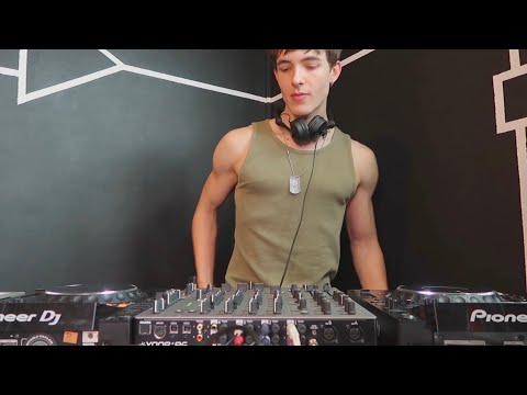 Cristobal Pesce - Escape From Reality (Capsula)