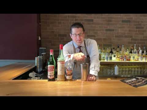 Boozehound Manhattan Forschung: Ein Red Hook - trotz kantigem Vermouth ein fruchtiger Schmeichler