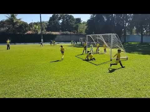 Esse vale a pena ver de novo... Zagueiro no mano a mano já era... Drible e gol certo!!