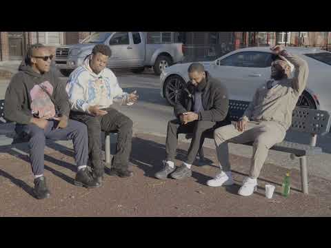 Johnnie Mac stürzt beim „Let's keep it 100“-Podcast ab.