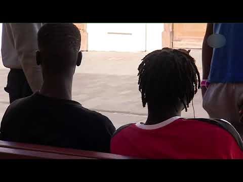 El Gobierno de Canarias critica al Estado por derivar a los menores migrantes con una "lentitud tremenda"