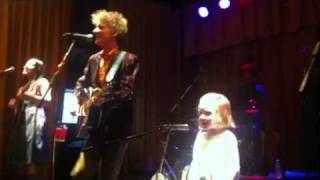 Gracie and Dan Zanes sing John Kanakanaka