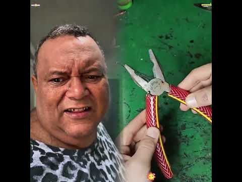 Su madre le dio una lección a su hijo y invitó a comer al niño de la calle #drama #reflexiones