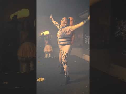 Mikaela PItt no Sunday Drag Era uma vez