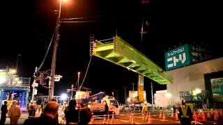preview picture of video '国道17号坂田交差点架設工事　Crane footbridge construction works TADANO AR-5500M'