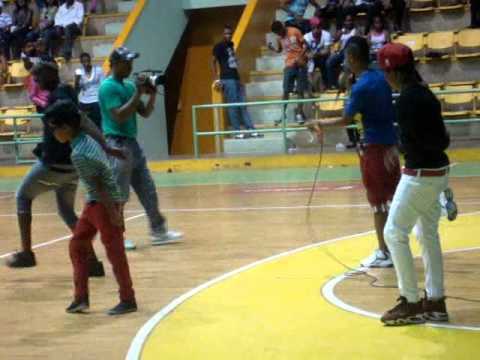 Angelo-T El chamakito En concierto  en el Bajo techo Del complejo Deportivo 2013