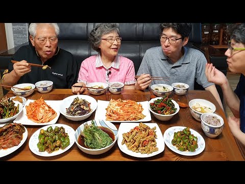 , title : '요리 먹방】 따듯한 집밥이 그리울때~ 엄마의 구수한 된장찌개 먹방 (여름 배추김치, 가지무침, 마늘쫑무침, 꽈리고추 찜) Korean Home Cooking Mukbang ASMR'