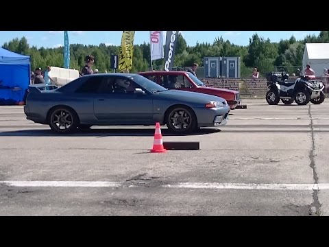 Volkswagen Golf MK1 4x4 VS Nissan Skyline GT-R R32 drag race