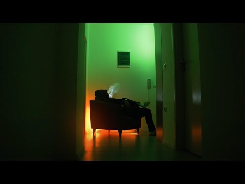 MEGI - ENKELT (Official Video)