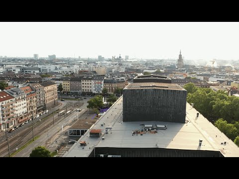 Chaoze One mit der Venti Band - Dachsession auf dem Nationaltheater Mannheim