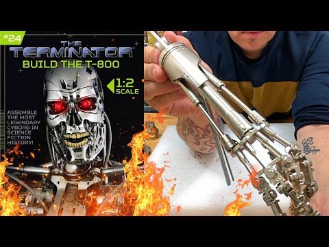 Build The Terminator T-800 Issue  24  - Connect the Right Hand To The Arm (Speed Build )