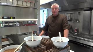 preview picture of video 'Frederic Gomez - Chocolatier au Lac des Settons'