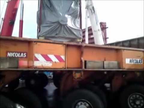 AC350 face à une LTM1350 à Saint Nazaire