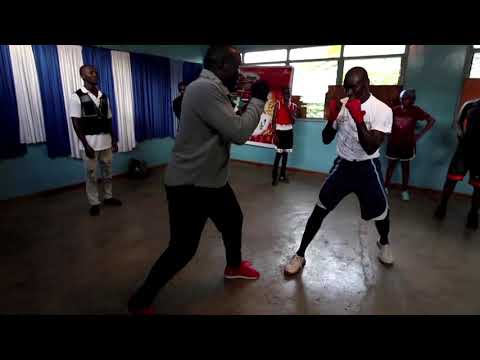 肯亞律師用拳擊打擊不公正的行為 (The Kenyan lawyer using boxing to fight injustice)