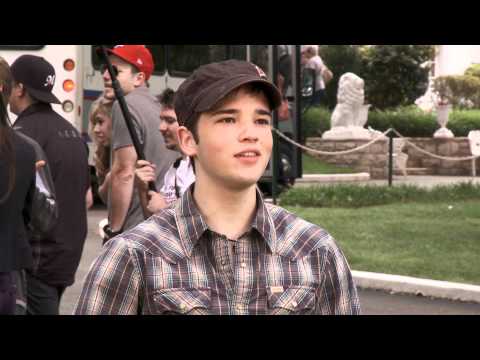 iCarly and Victorious Cast Tours Graceland