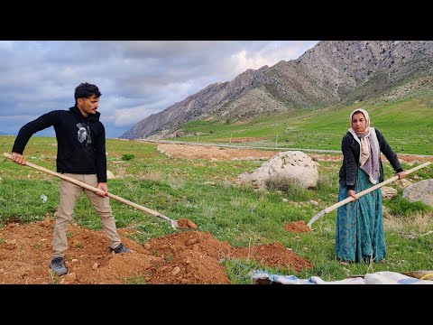 Nomadic life: Mohammadreza and Zainab's effort to set up their nomadic tent