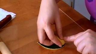 How to make a leaf or petal veiner for gumpaste flowers