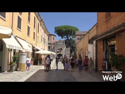 Tornano i turisti a Ravenna: San Vitale e la Tomba di Dante i monumenti preferiti dai viaggiatori