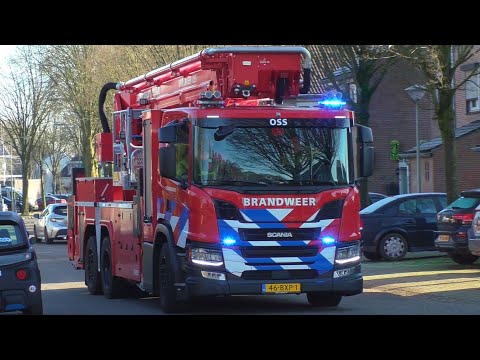 Brandweer Oss met spoed naar een woningbrand aan de Driek van Erpstraat in Oss
