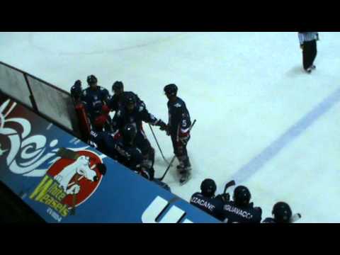 06 NOV 2011 - EV BOZEN vs HOCKEY MILANO ROSSOBLU gol klouda.MPG