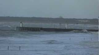 preview picture of video 'Coup de vent et coucher de soleil à Tharon plage'