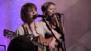 Wallis Bird & Aoife O'Sullivan im Salmen singin "You are mine"