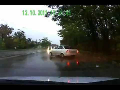 Hydroplane Into a Crash in the Rain - Bad Car Crash