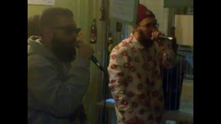 ZK HummusKid, Jose Gulín Arenas a.k.a, Jose Gravy Bruno B. Caprio (a la guitarra)