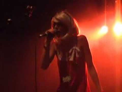 Simone elle est bonne à la flèche d'or