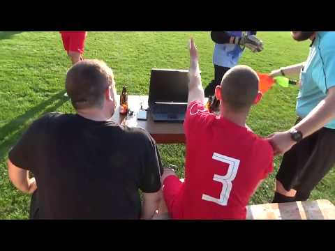 Foulschter Gala-Grottekick: an der Halbzeit gëtt iwwert de VAR diskutéiert an Energien ginn getankt