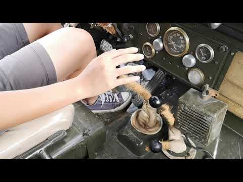 Gear shifting of Willy's M38 Jeep