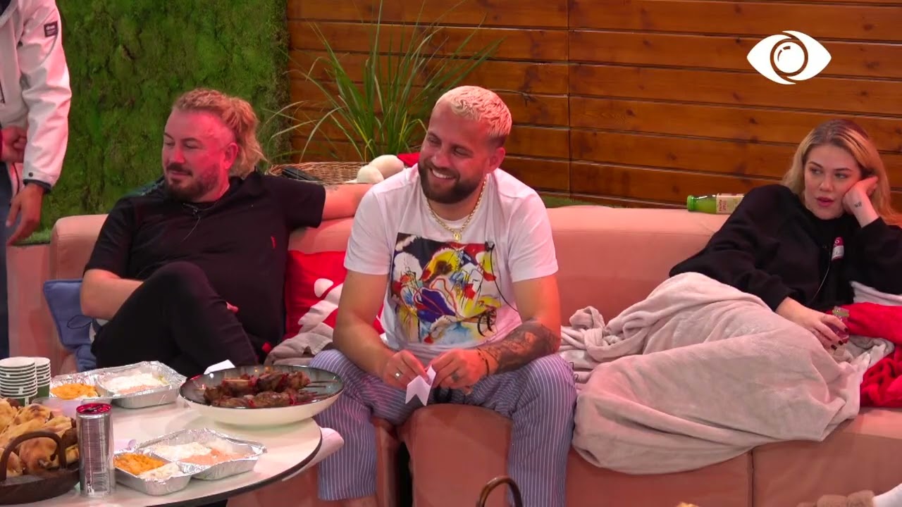 Mbrëmja e Djemve/ Cila është vajza më sexy në shtëpi?