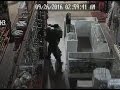 VIDEO: Smash and Grab Burglars Steal Firearms from Gun Shop in Evergreen