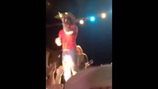 Wild In Your Smile - Dustin Lynch Live