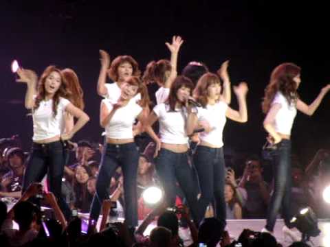 [Fancam] 100904 SNSD - Gee @ SM Town LA