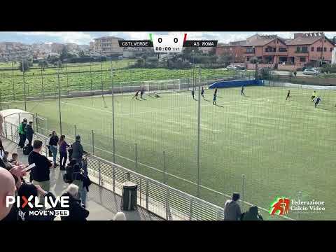 Entra in aria e fila la palla al lato destro del portiere realizzando il goal