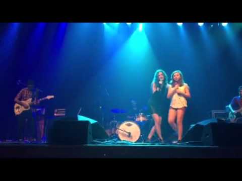 Filha de Lúcio Maia (Nação Zumbi) canta com Ana Cañas