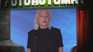 Fotoautomaten - Jag klär av mig naken - Idol Sverige (TV4)