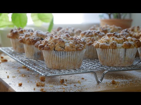 Quarkstollen Muffins mit Marzipan Streuseln (Rezept) || Quark Stollen Muffins with Marzipan Crumbles