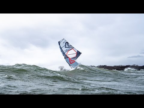 Lina Erpenstein compares the Severne Blade and S-1 wave sails