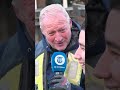 Verslaggever bestuurt grachtenvissersboot: 'Maken er Titanic van' | #shorts