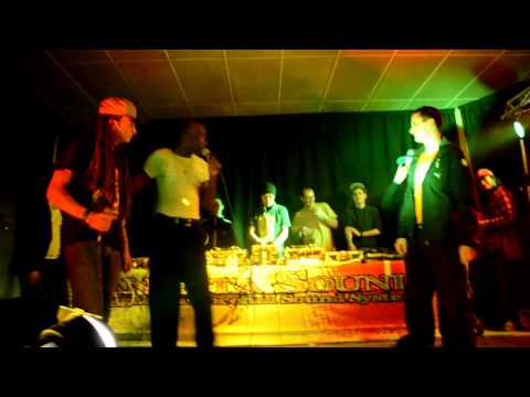 un super Freestyle  a pussay avec datse maya vibe daddy yod et d'autre artice c'est une turie