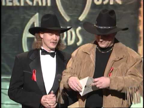 Reba McEntire Wins Favorite Country Female Artist - AMA 1995