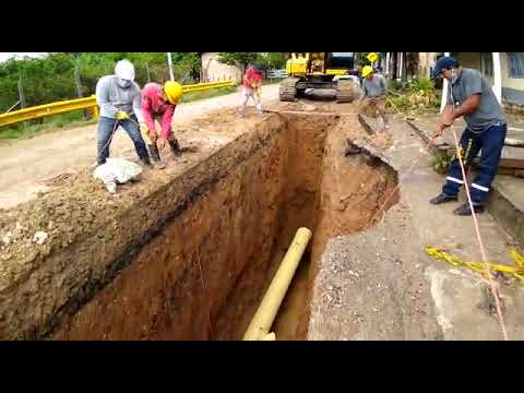 NR 18 - Homem fica soterrado com desmoronamento de vala