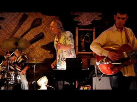 The Aqua Velvets - Spanish Blue (Live 2012)