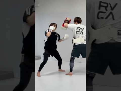 相手のパンチを交わしながらコンビネーション！ #キックボクシング #ミット打ち #mma