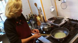 preview picture of video 'Christmas in Pray or how to make gnocchi - Natale a Pray ovvero come fare gli gnocchi'